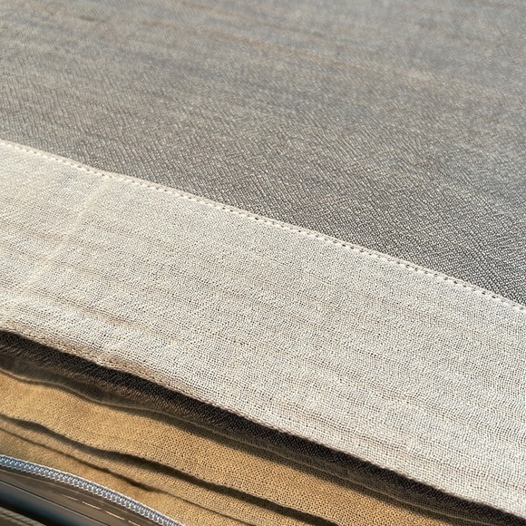 Home Treasures Bed Cover - Picture 4 of 7